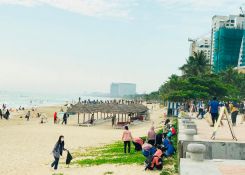 Đà Nẵng làm sạch biển đón khách du lịch