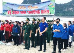 Quảng Ninh: Ra quân dọn vệ sinh môi trường biển